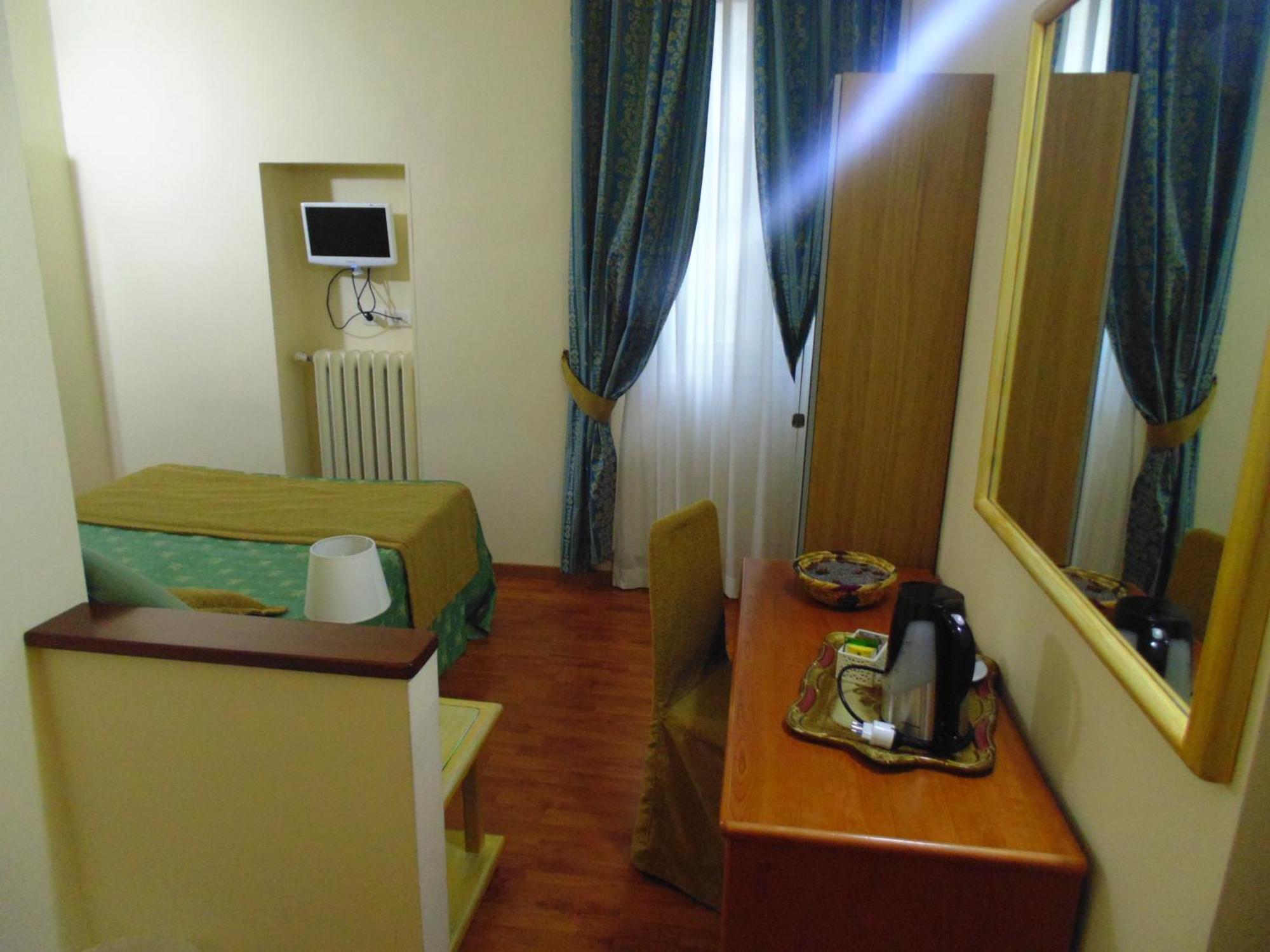 Relais Dante E Beatrice Bed & Breakfast Florence Room photo